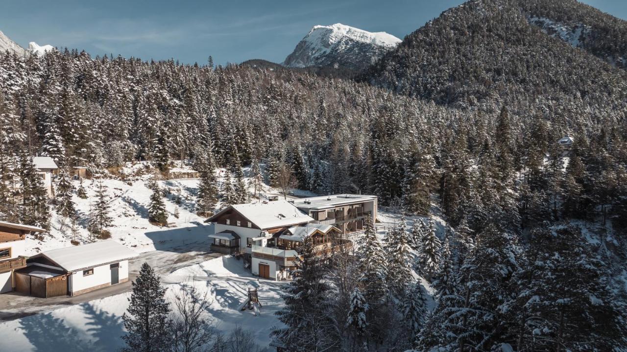 Hotel Garni Isarlodge Wiesenhof Scharnitz Exterior foto